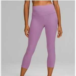 Lululemon capri Lilac Lavender leggings size 10